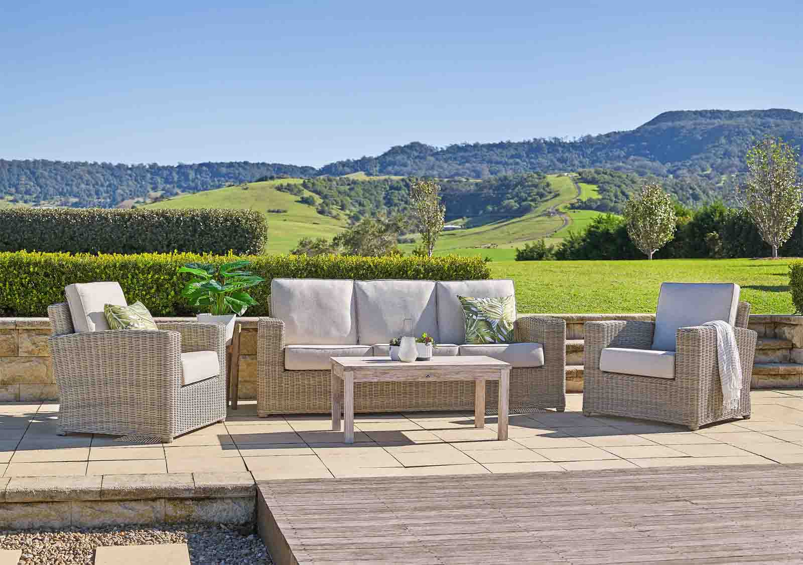 Outdoor Furniture and BBQs that are perfect for Spring Entertaining