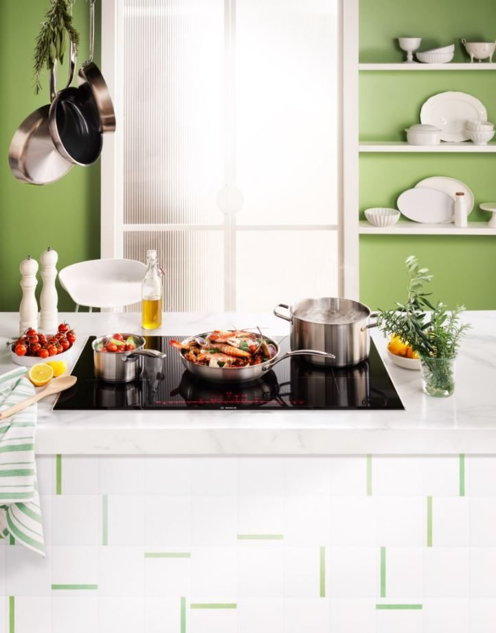 A recipe being cooked on the Bosch 900mm Series 8 5 Zone Induction Cooktop.