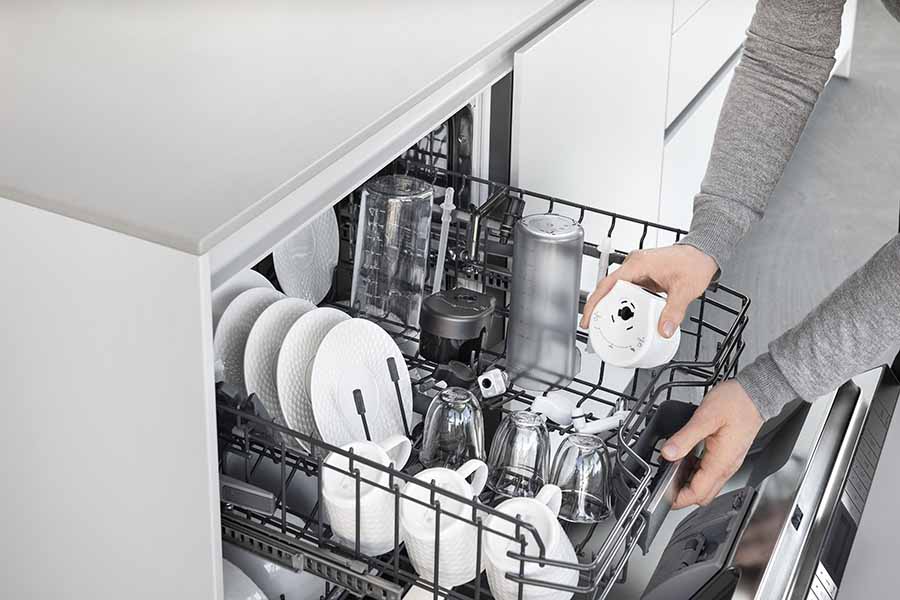 Аксессуары DeLonghi Eletta Explore помещаются в посудомоечную машину.