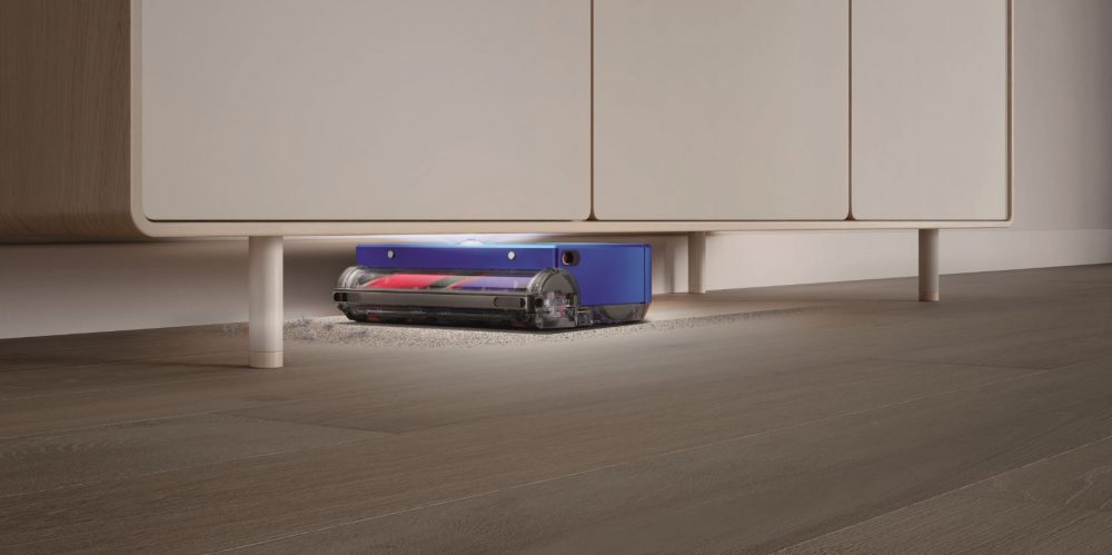 Робот Dyson 360 Vis Nav Пылесосит под мебелью.