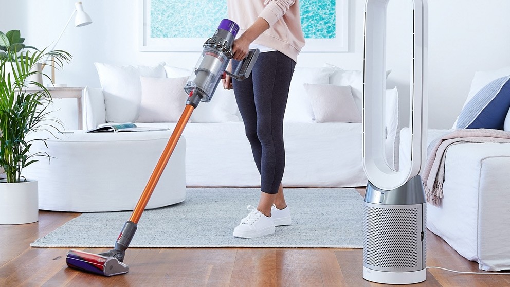 Dyson Cyclone V10 – The Absolute In Cordless Vacuum Cleaning | Harvey