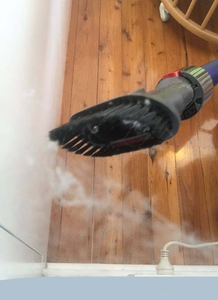 Dyson V11 Outsize vs Dyson V11 Absolute Extra Harvey Norman