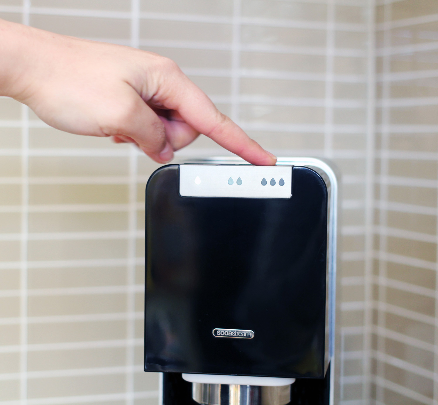 Making bubbles with the SodaStream Power Sparkling Water Maker Harvey