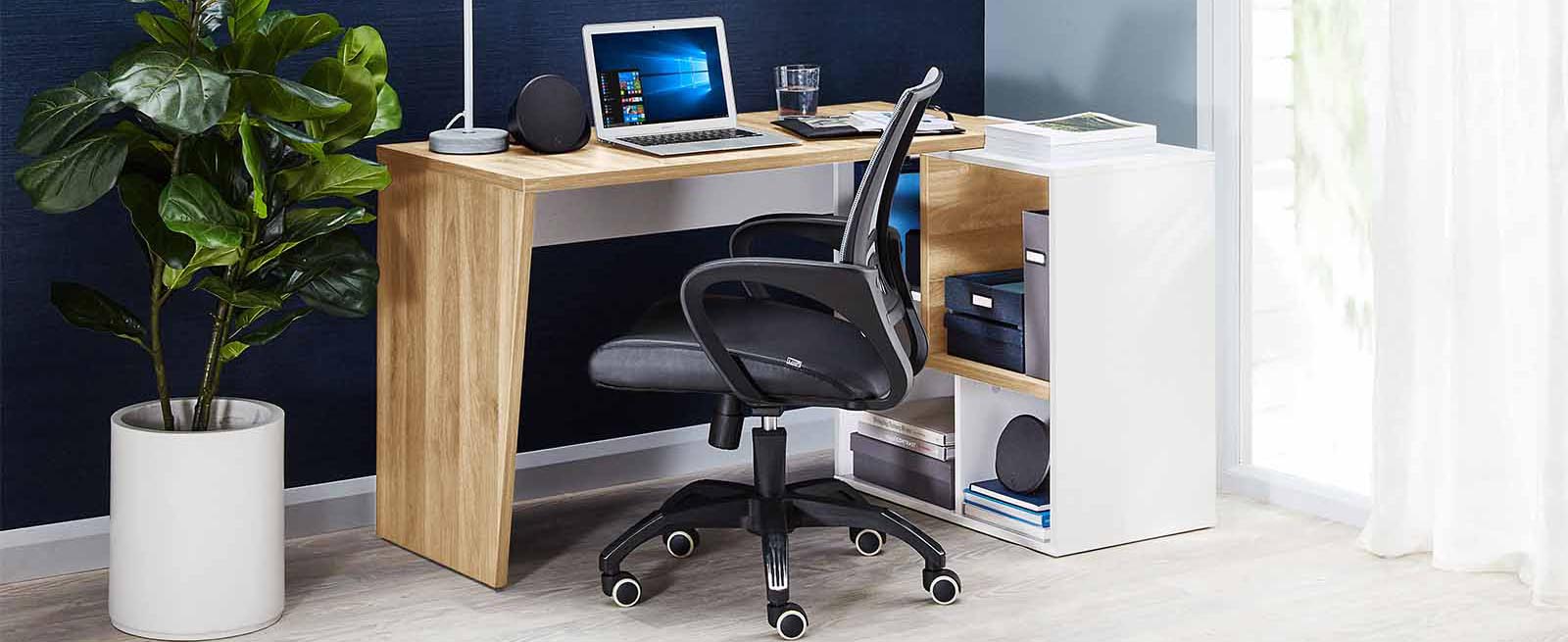 https://www.harveynorman.com.au/blog/assets/Top-Desks-for-Students.jpg