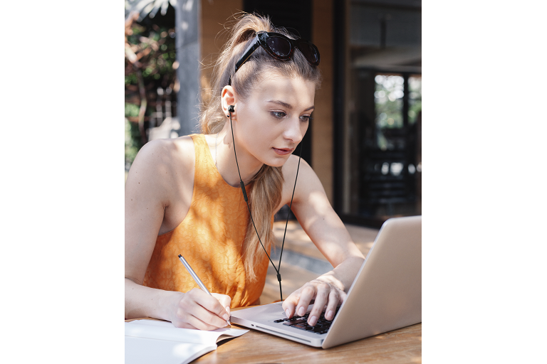  Convenient Remote & Built-In Mic 