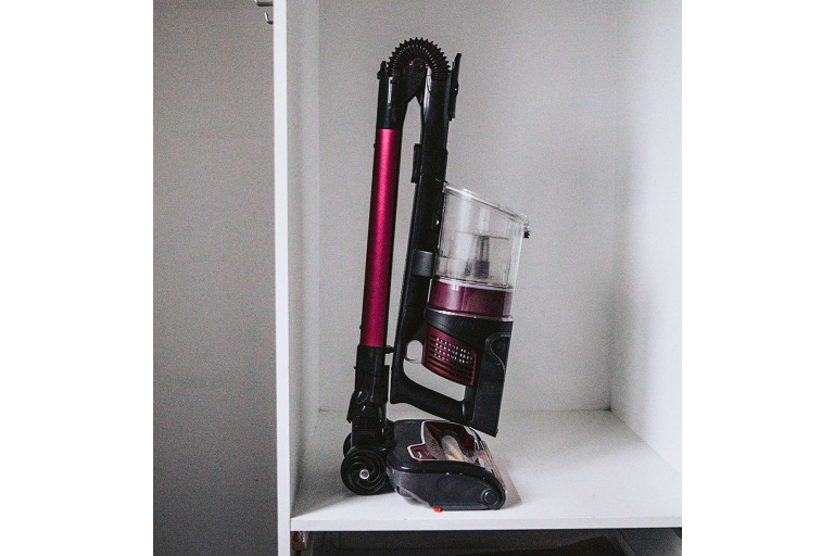 Shark Cordless Vacuum with Self Cleaning Brushroll Harvey Norman