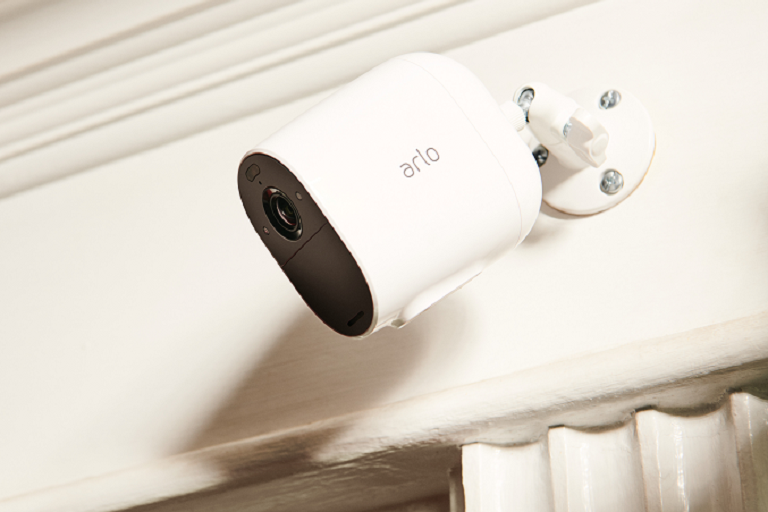 Arlo Essential Spotlight WireFree Security Camera 2 Camera Kit