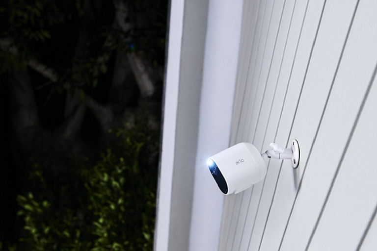 Arlo Essential Spotlight WireFree Security Camera 2 Camera Kit